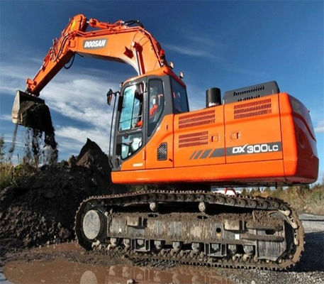 Excavator idraulico DX300LC usato di seconda mano