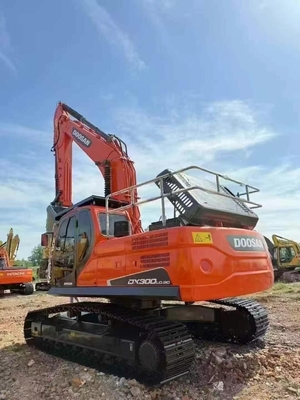 Escavatore originario coreano importato Doosan DX300LC, 30 tonnellate di peso operativo, 0.64-1.75m3 di secchio, 151kW di potenza